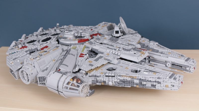 LEGO Star Wars 75192 Millennium Falcon in primo piano 3