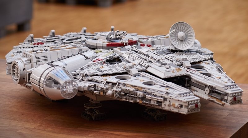 LEGO Star Wars 75192 Millennium Falcon style de vie présenté redimensionné
