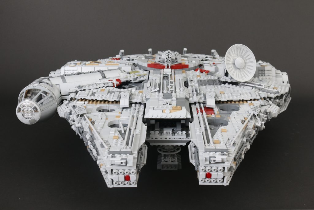 LEGO Star Wars 75192 UCS Ultimate Collectors Series Millennium Falcon review 11i