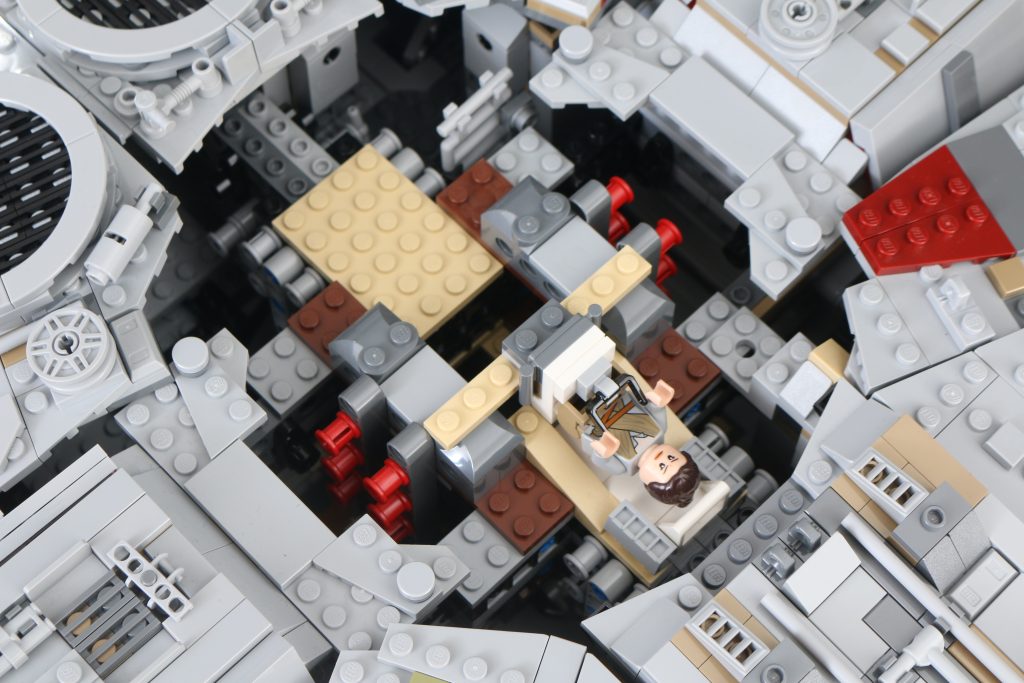 LEGO Star Wars 75192 UCS Ultimate Collectors Series Millennium Falcon examen 31