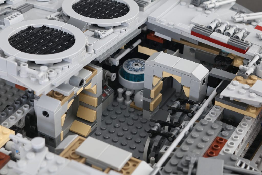LEGO Star Wars 75192 UCS Ultimate Collectors Series Millennium Falcon review 43