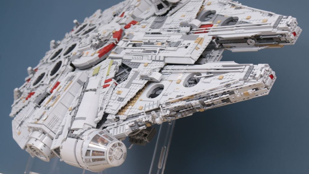 LEGO Star Wars UCS Millennium Falcon Display