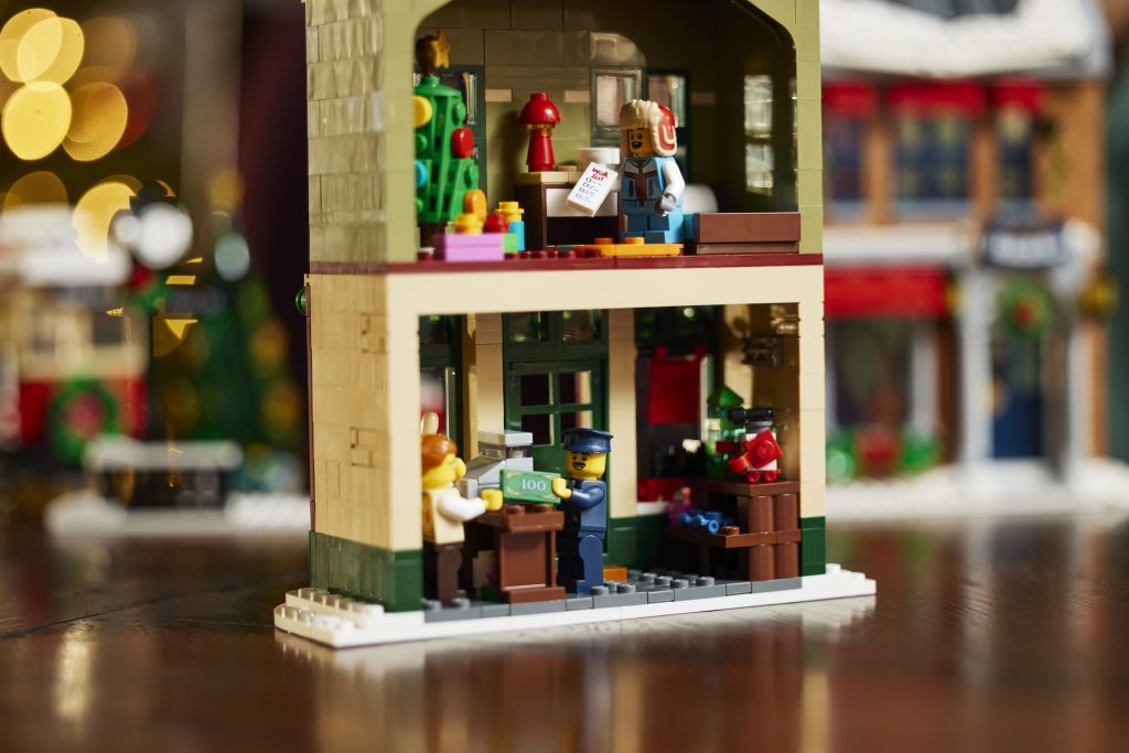 LEGO Winter Village 10308 Holiday Main Street 16
