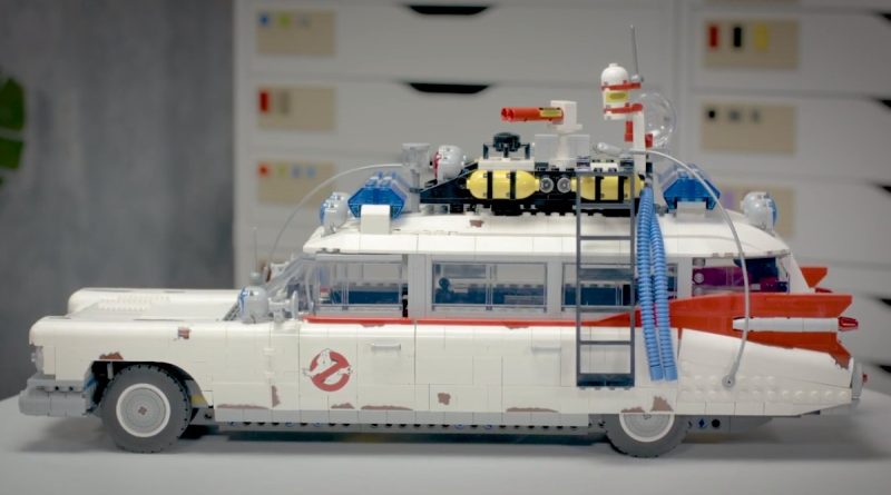 lego icons 10264 ghostbusters ECTO 1 video designer in primo piano