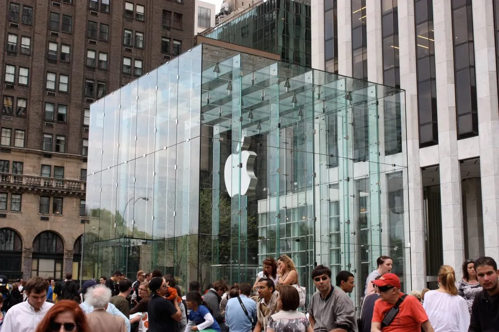Apple Store Fifth Ave 1