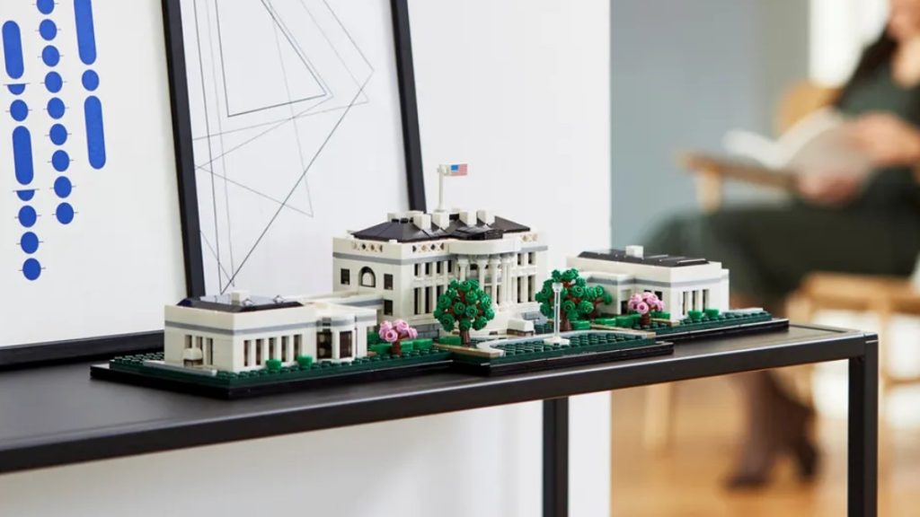 LEGO 21054 white house featured