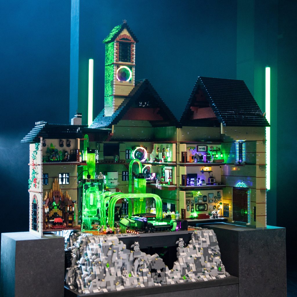 Better look at custom LEGO haunted house gaming PC