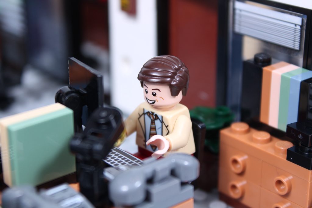 LEGO Ideas 21336 The Office How to Build Andy Bernard 2