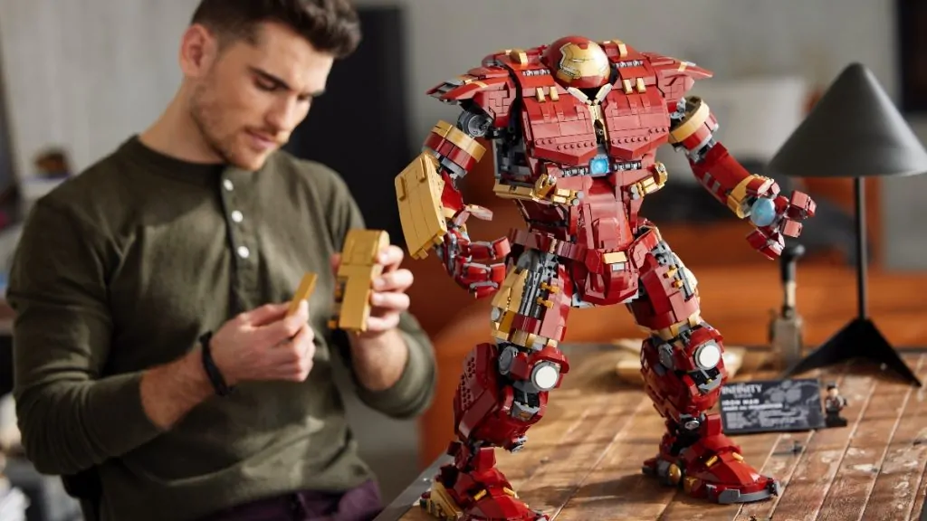 LEGO Marvel 76210 Hulkbuster featured 4