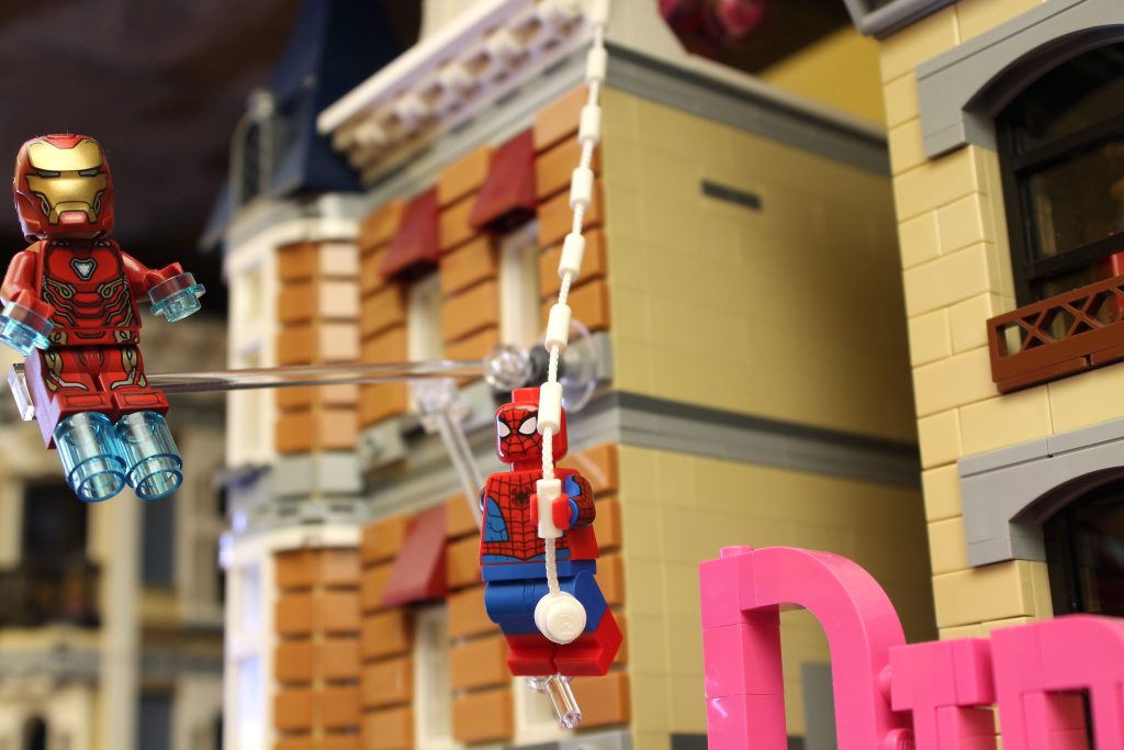 LEGO Spider Man minifigure webbing 3 1024x683