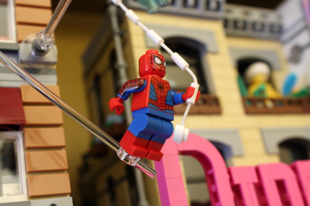LEGO Spider Man minifigure webbing 4 1024x683