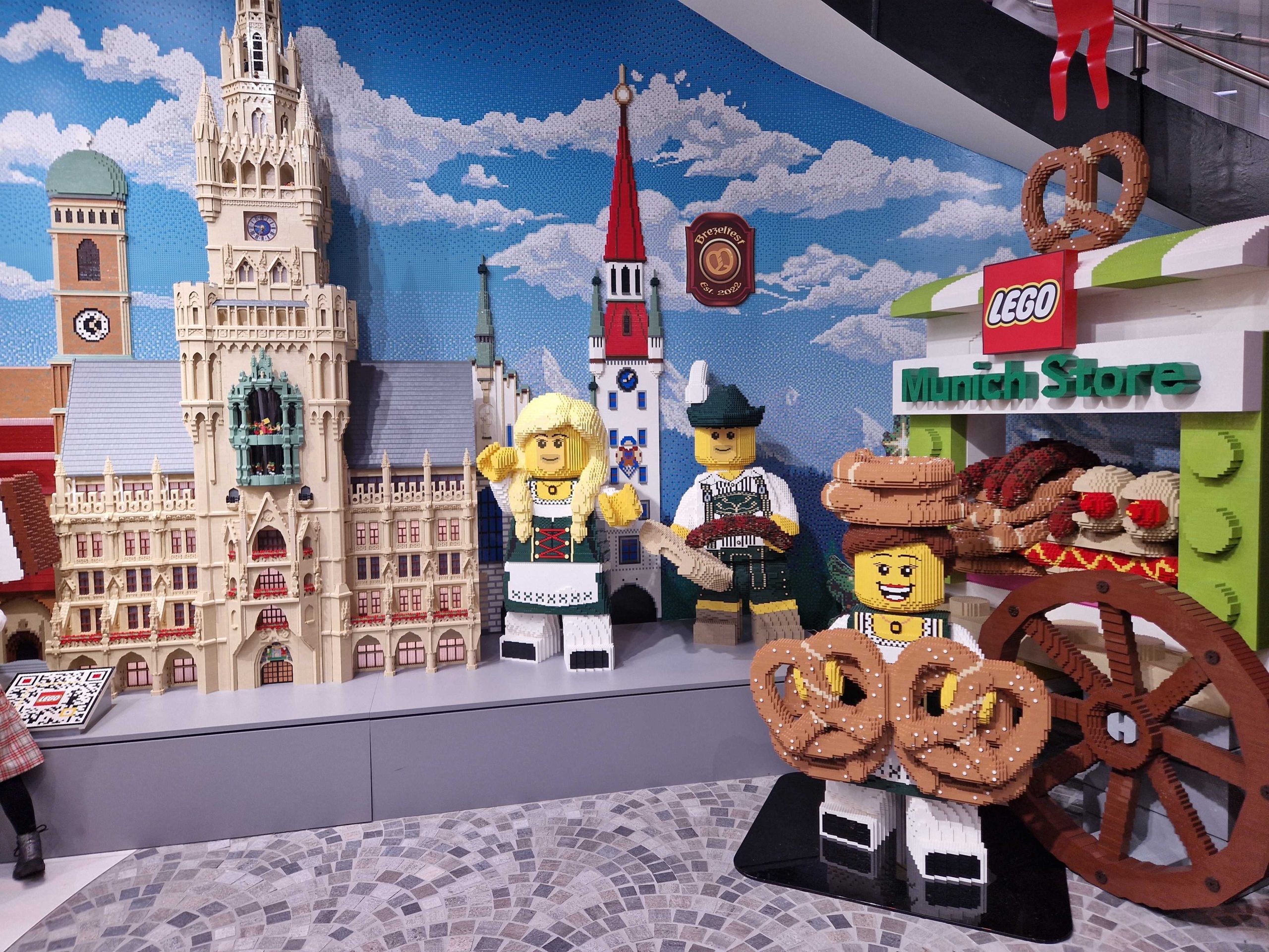 voks Uforglemmelig skotsk Inside LEGO Store Munich Zentrum, now the biggest in Germany
