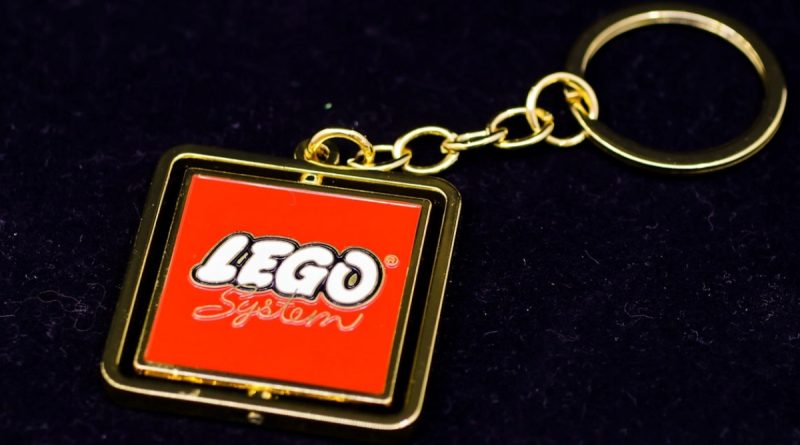 RAMBLING BRICK LEGO VIP 1964 logo keychain featured