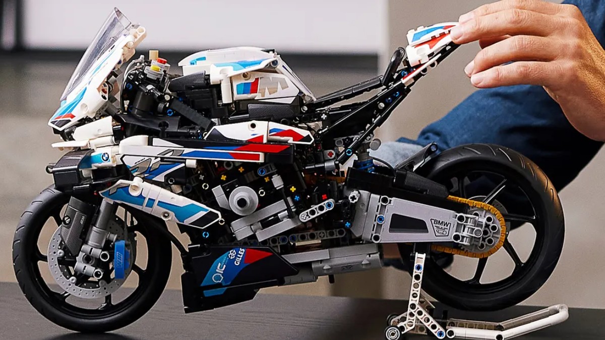 Four fun facts about LEGO Technic 42130 BMW M 1000 RR