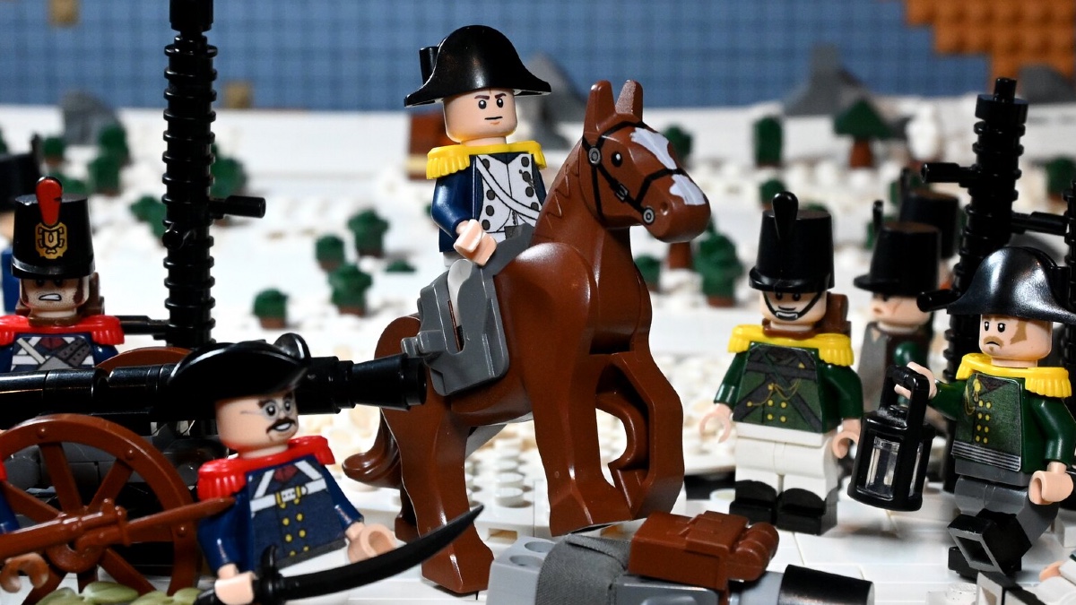Arctic Monkeys vrea ca LEGO să facă un film cu Napoleon