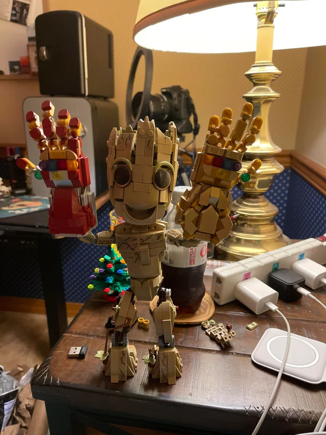 LEGO Groot avec des gantelets