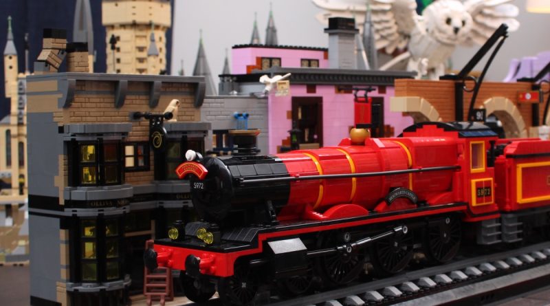 LEGO Harry Potter 71043 Hogwarts Castle 75978 Diagon Alley 76391 Hogwarts Icons Collector Edition 76405 Hogwarts Express Confronto Collector's Edition in primo piano 1