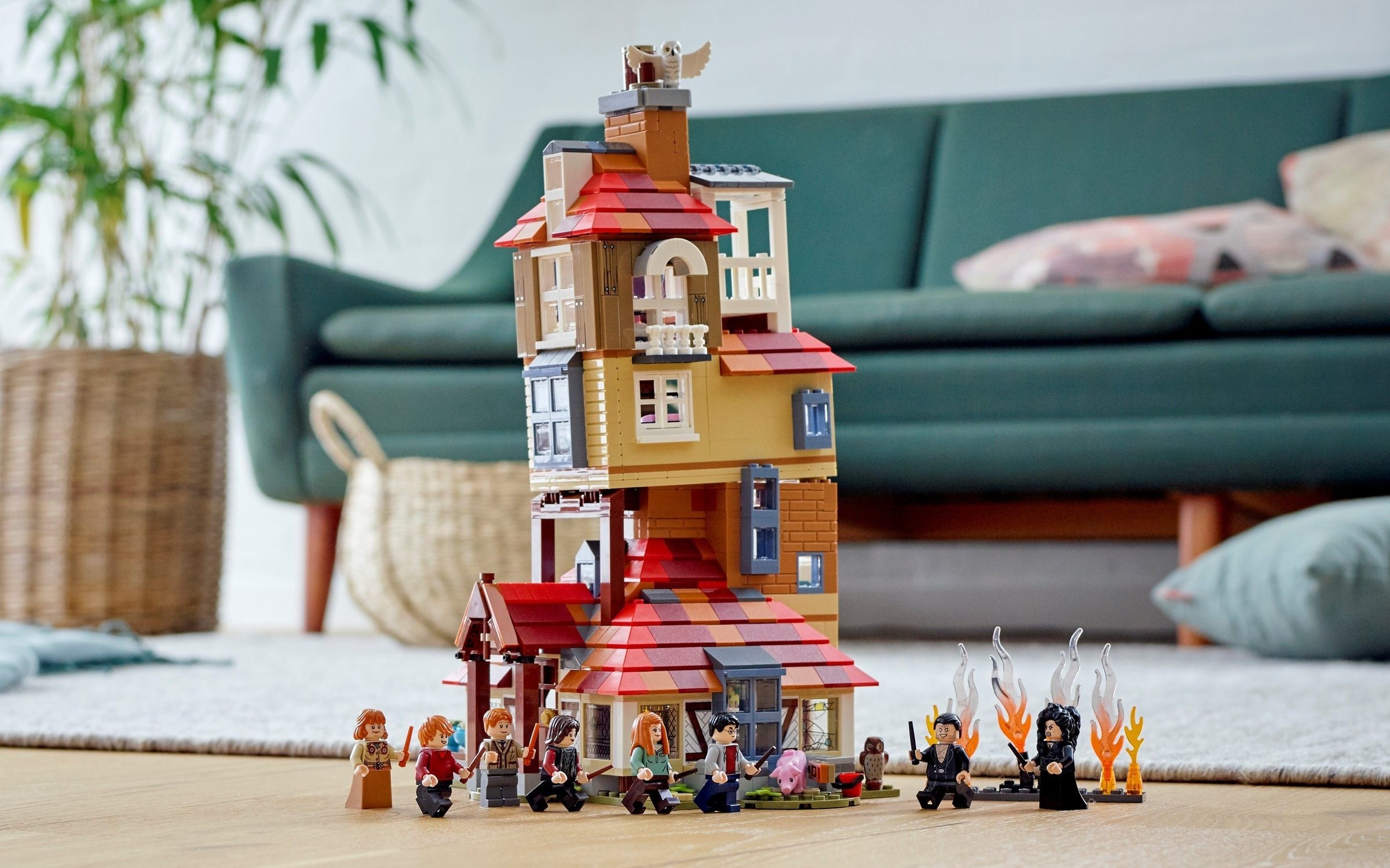 LEGO Harry Potter 75980 Attack on the Burrow edited