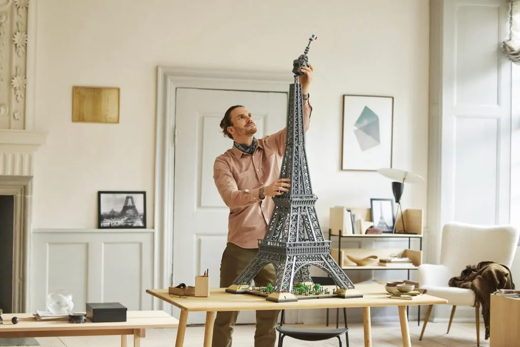 LEGO Icons 10307 Eiffel Tower 18