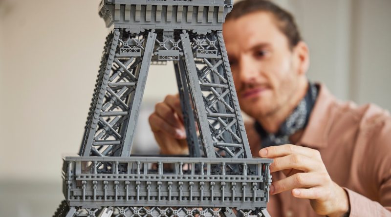 LEGO Icons 10307 Eiffel Tower featured 4