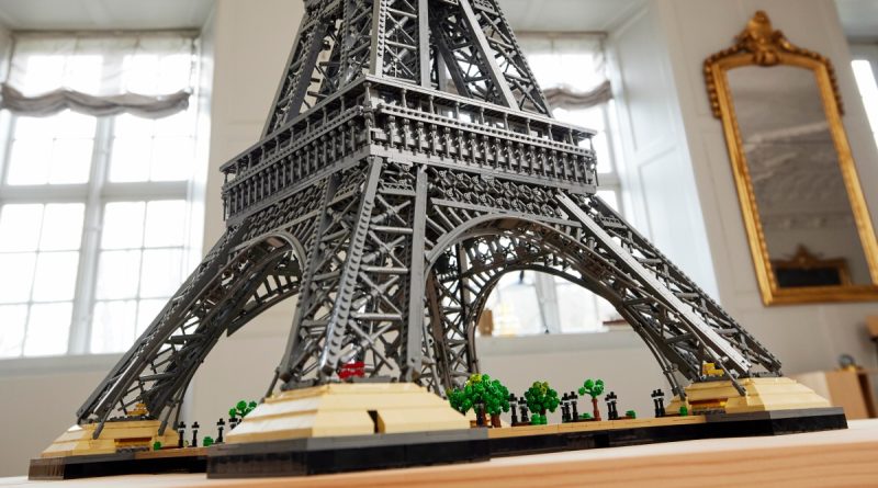 LEGO Icons 10307 Eiffel Tower featured 7