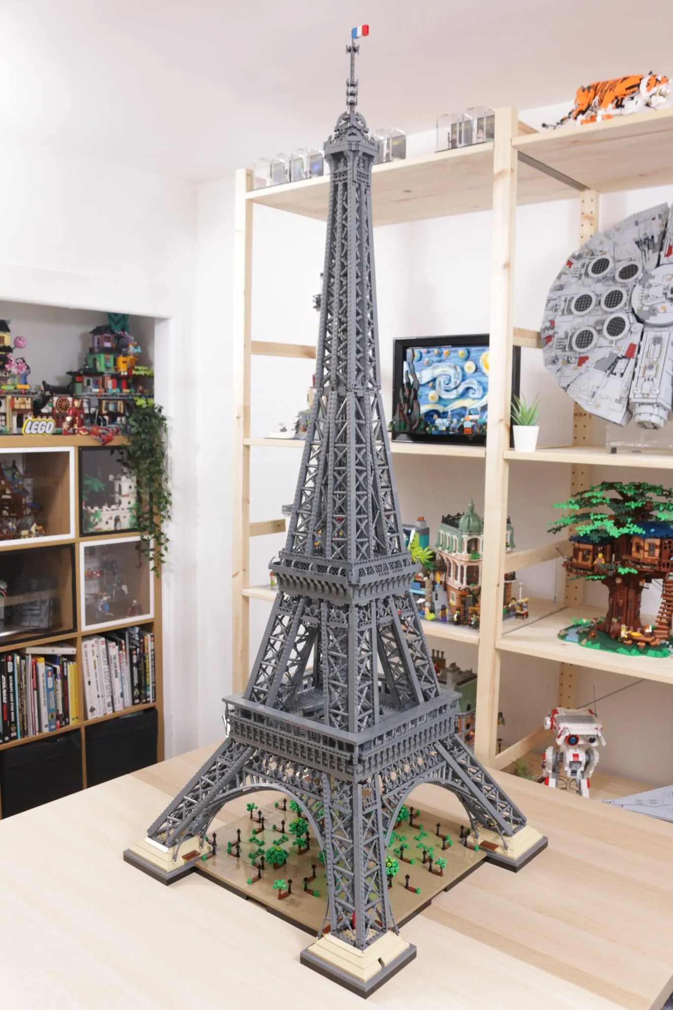 LEGO Icons 10307 Eiffel Tower follows design principles