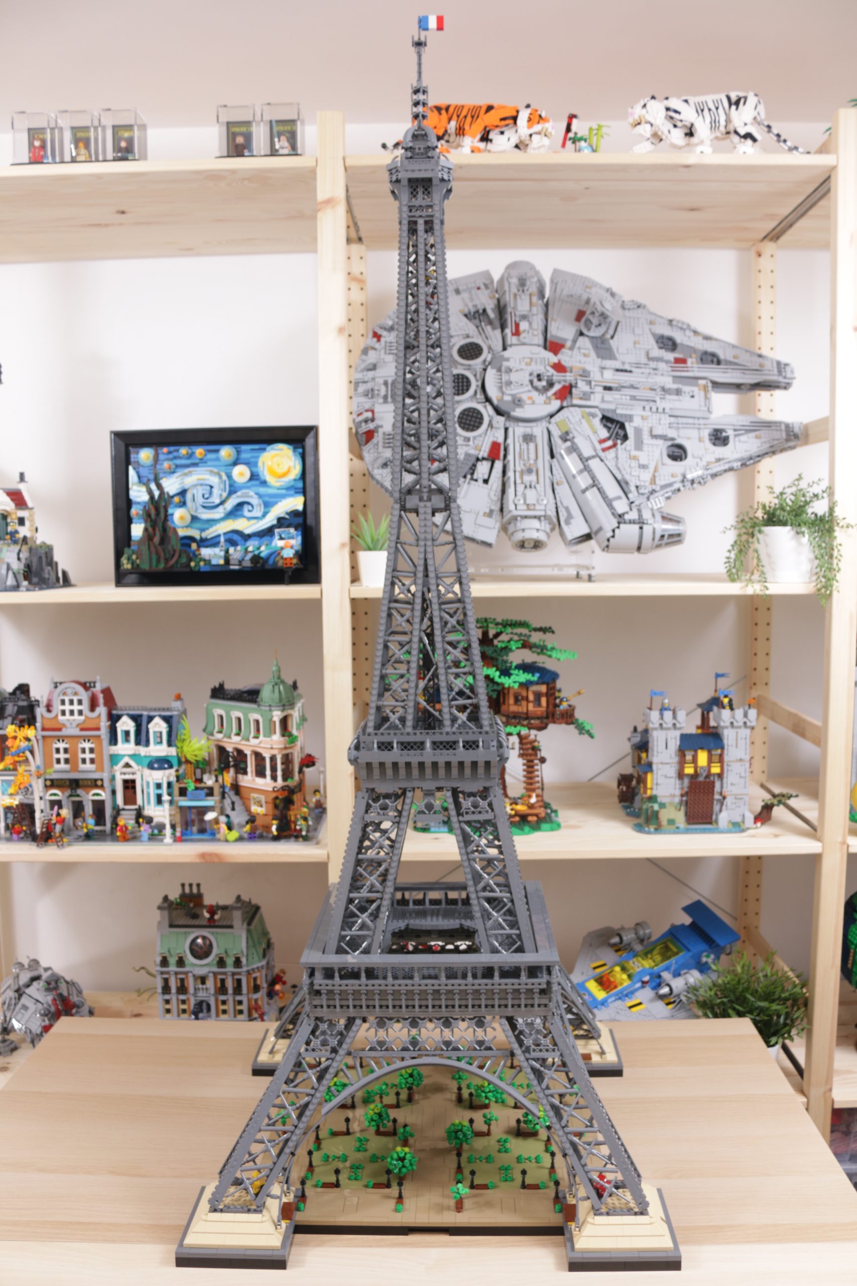 LEGO 10307 Tower follows design principles