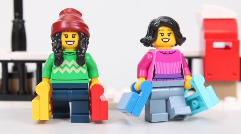 LEGO Icons 10308 Les achats de Holiday Main Street en vedette