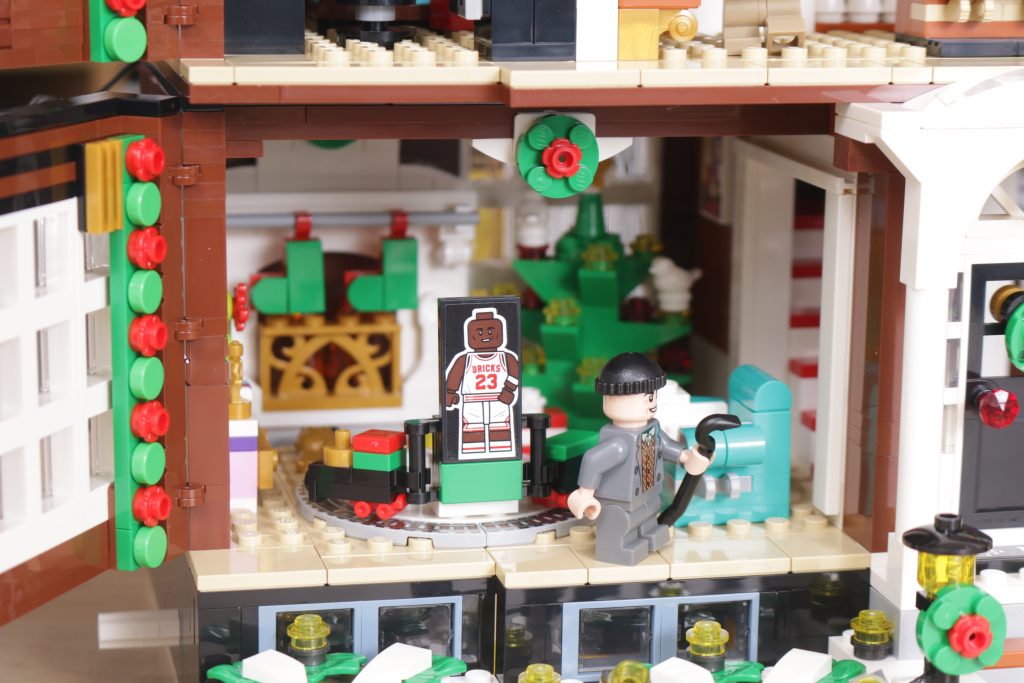 LEGO Ideas 21330 Home Alone review rebuild feature 3
