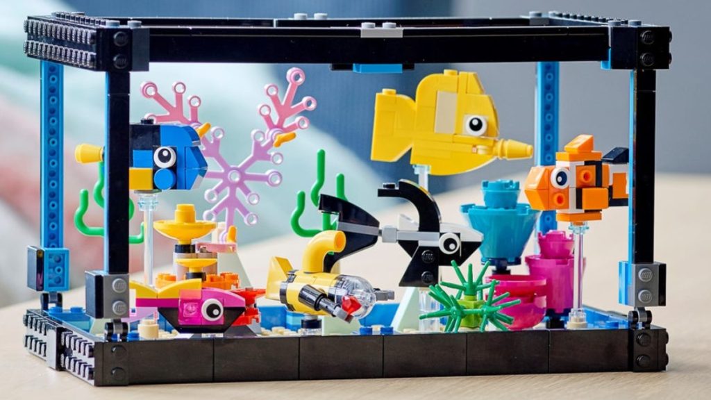 lego 31122 fish tank featured