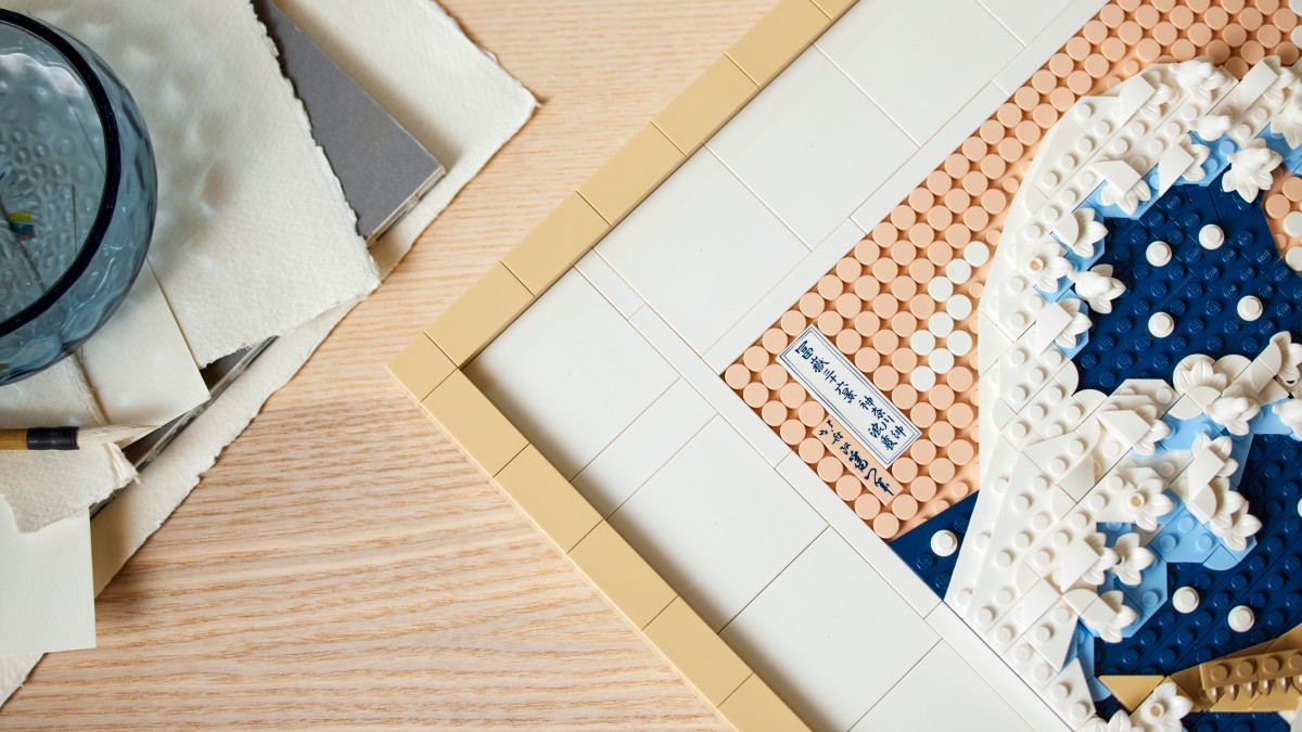 WATCH LEGO Art The Great Wave does something interesting