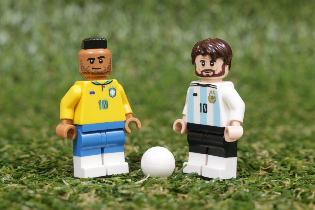 LEGO Football minifigures FIFA World Cup 2022 Qatar Brazil Argentina USA Messi Neymar McKennie FireStar Toys review 11