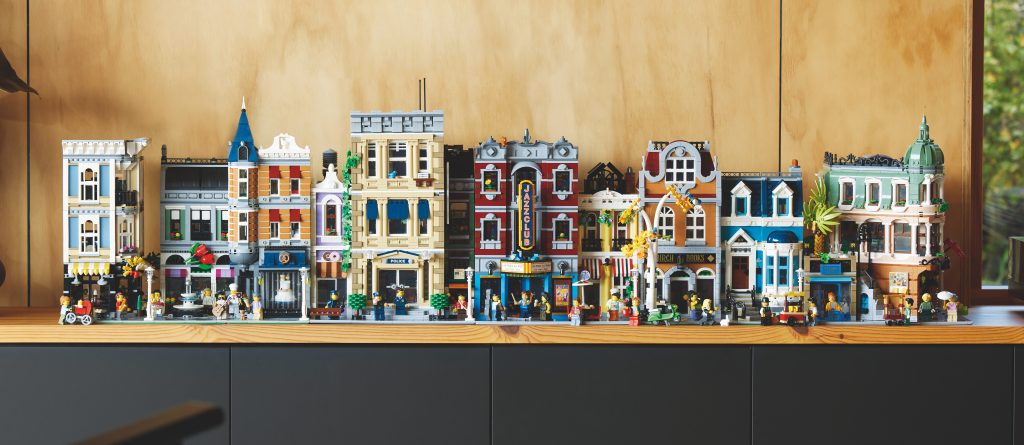 LEGO Icons 10312 Jazz Club 10255 Assembly Square 10278 Police Station 10270 Bookshop 10297 Boutique Hotel