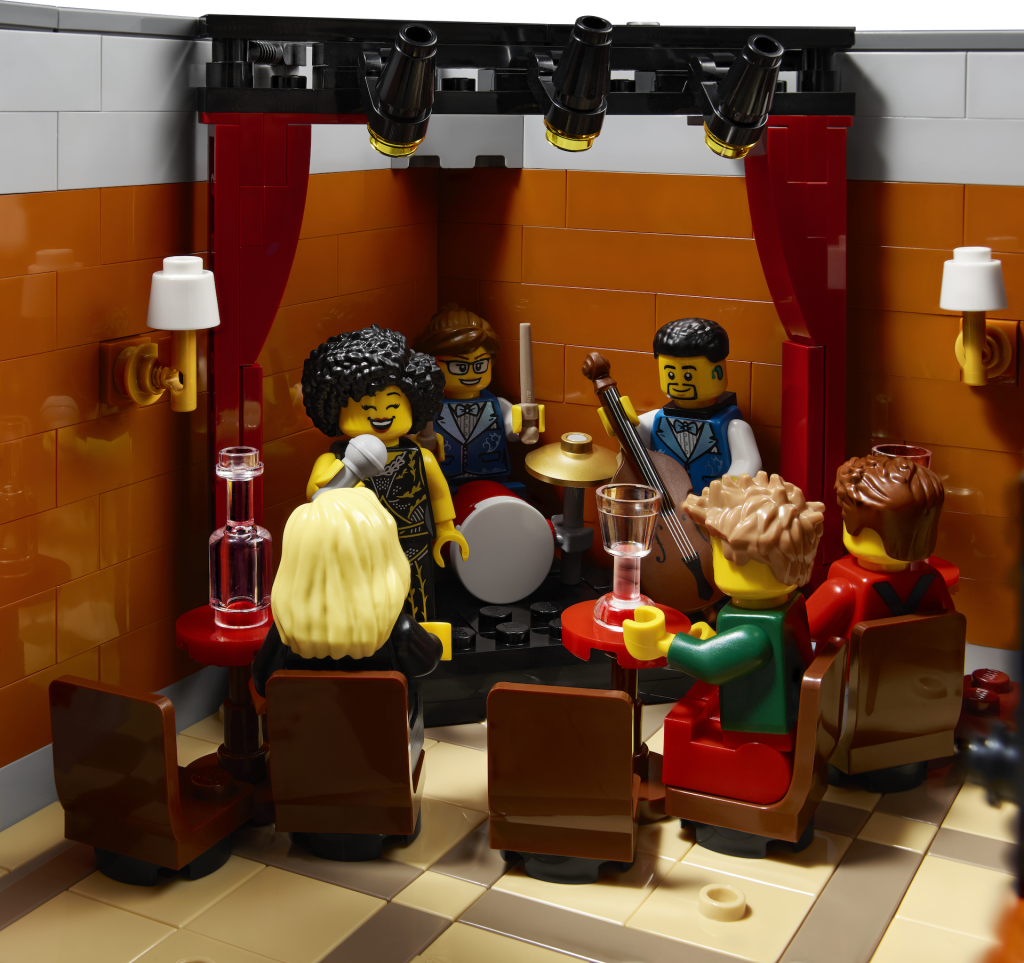 LEGO Icons 10312 Jazz Club 16
