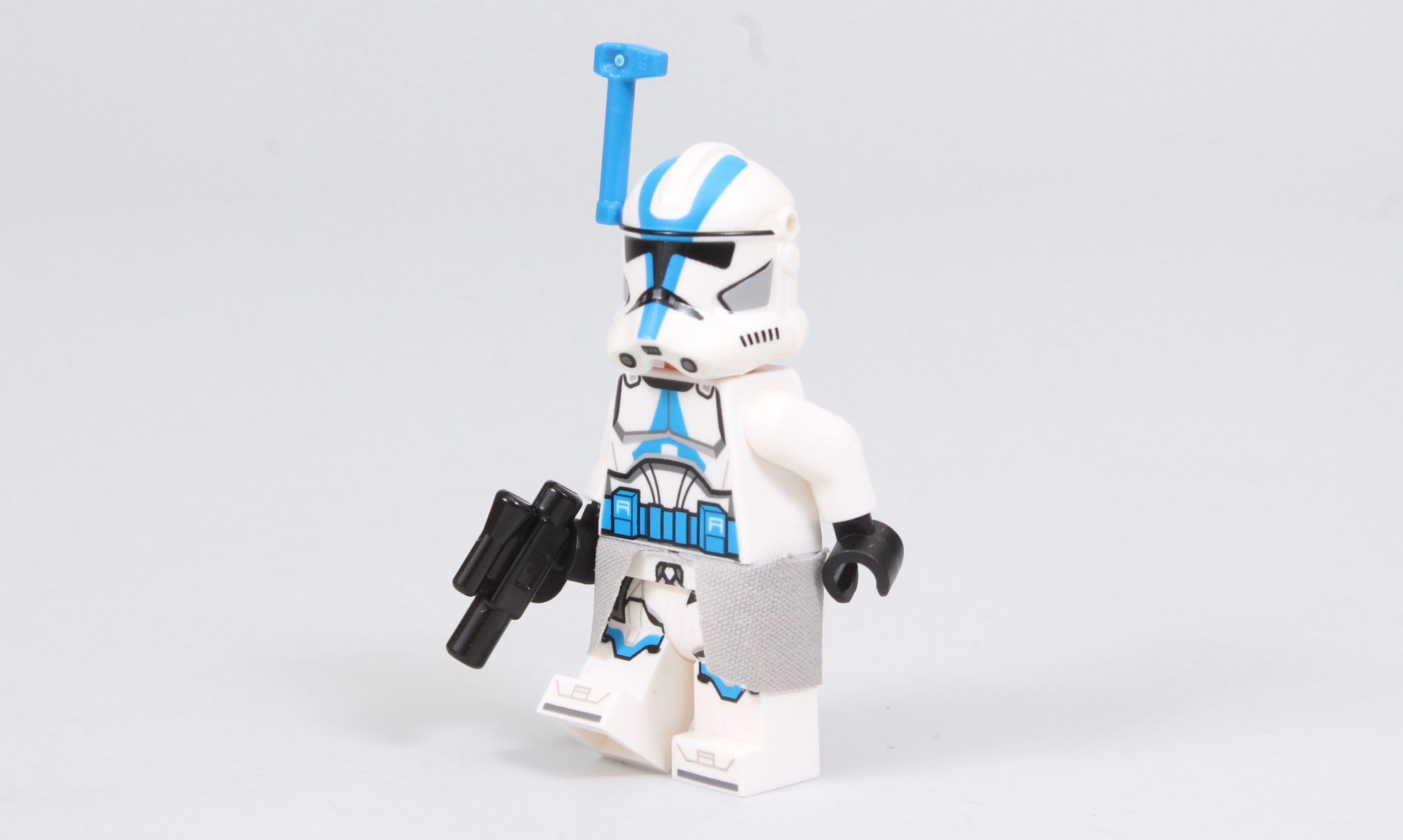 Improving the new LEGO Star Wars 501st Officer minifigure