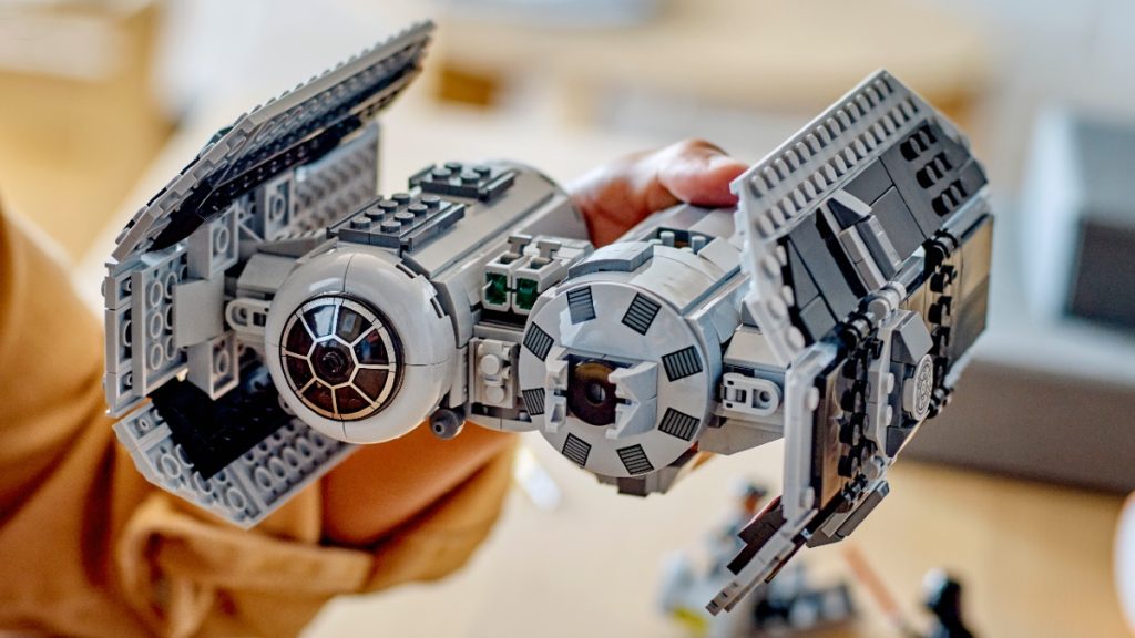 LEGO Star Wars 75347 TIE Bomber featured 2