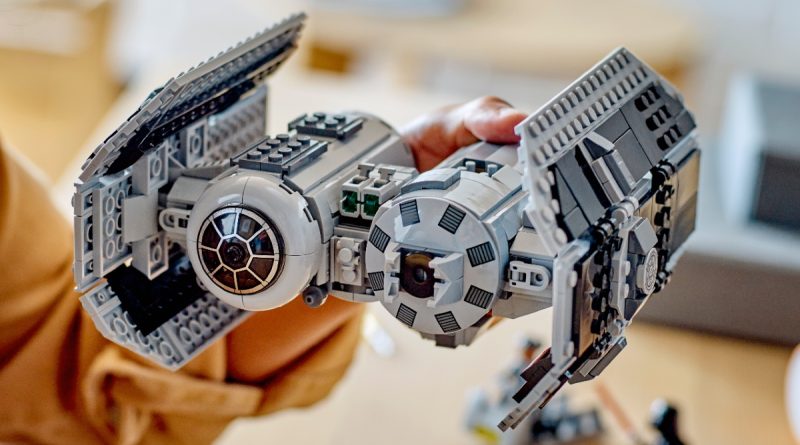 Le bombardier LEGO TIE est livré avec un joli Star Wars minifigure