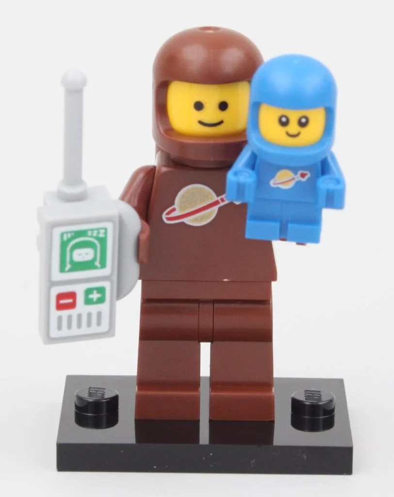 LEGO Collectible Minifigures 71037 Series 24 review Brown Astronaut and Spacebaby 2
