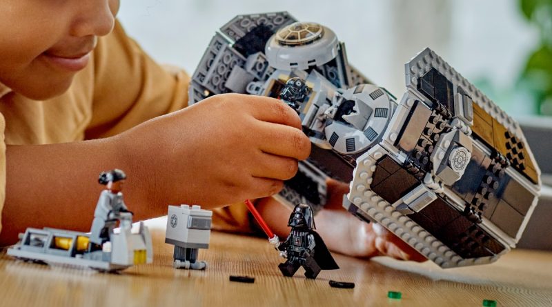 LEGO Star Wars 75347 TIE Bomber-Lifestyle vorgestellt 2