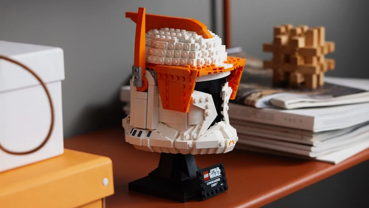 Nouveau casque LEGO Star Wars 2023 : 75351 Princess Leia (Boushh) Helmet -  HelloBricks