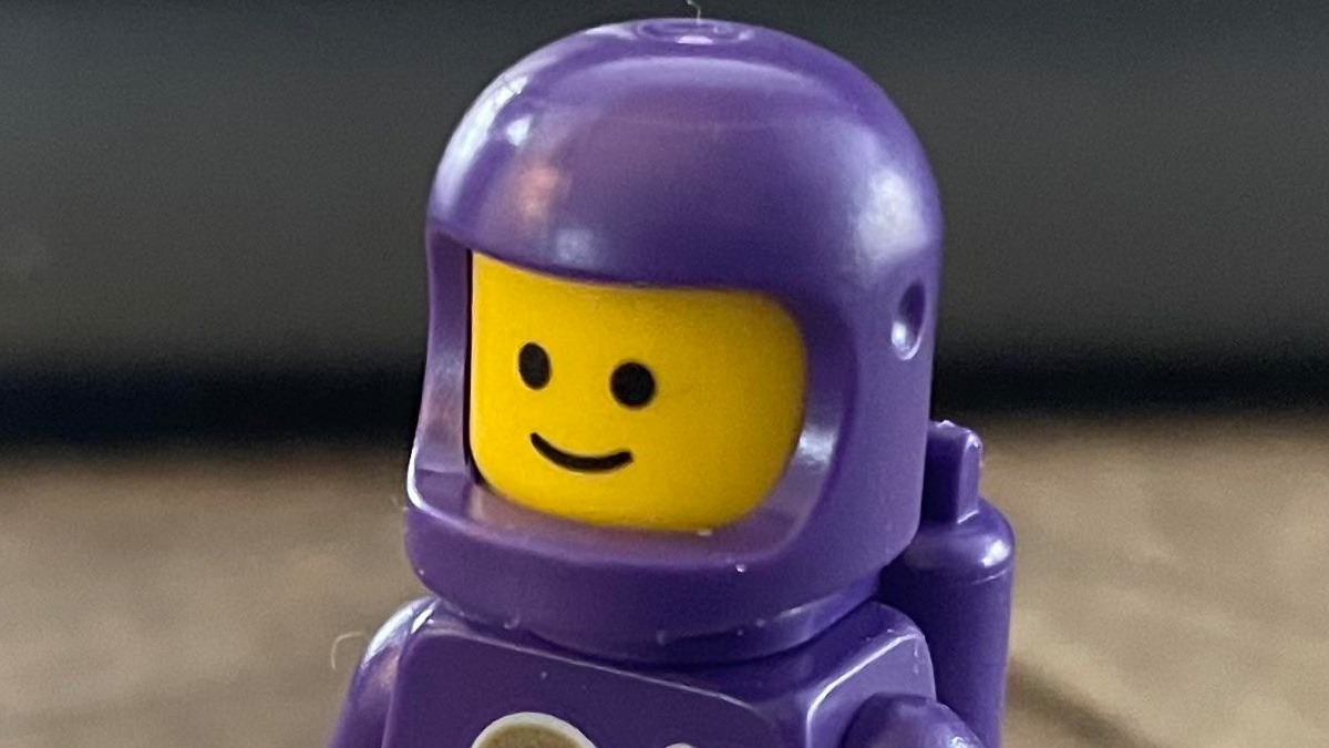 Here it is: the full purple LEGO Classic Space minifigure