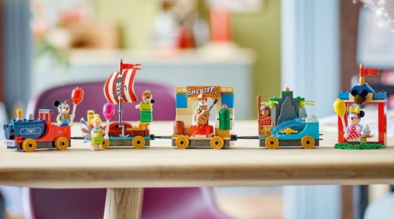 LEGO Disney 43212 Disney Stile di vita del treno celebrativo 1 in primo piano