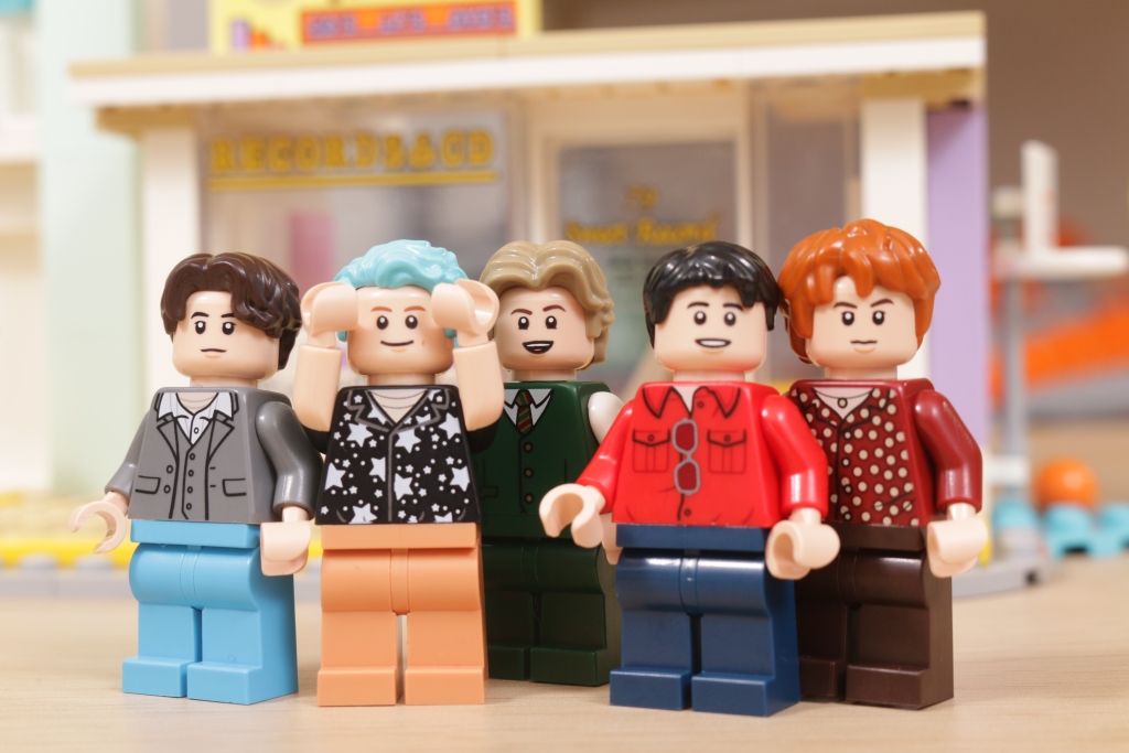 LEGO Ideas 21339 BTS Dynamite Bangtan Boys Jin Suga j hope RM Jimin V Jung Kook review 62