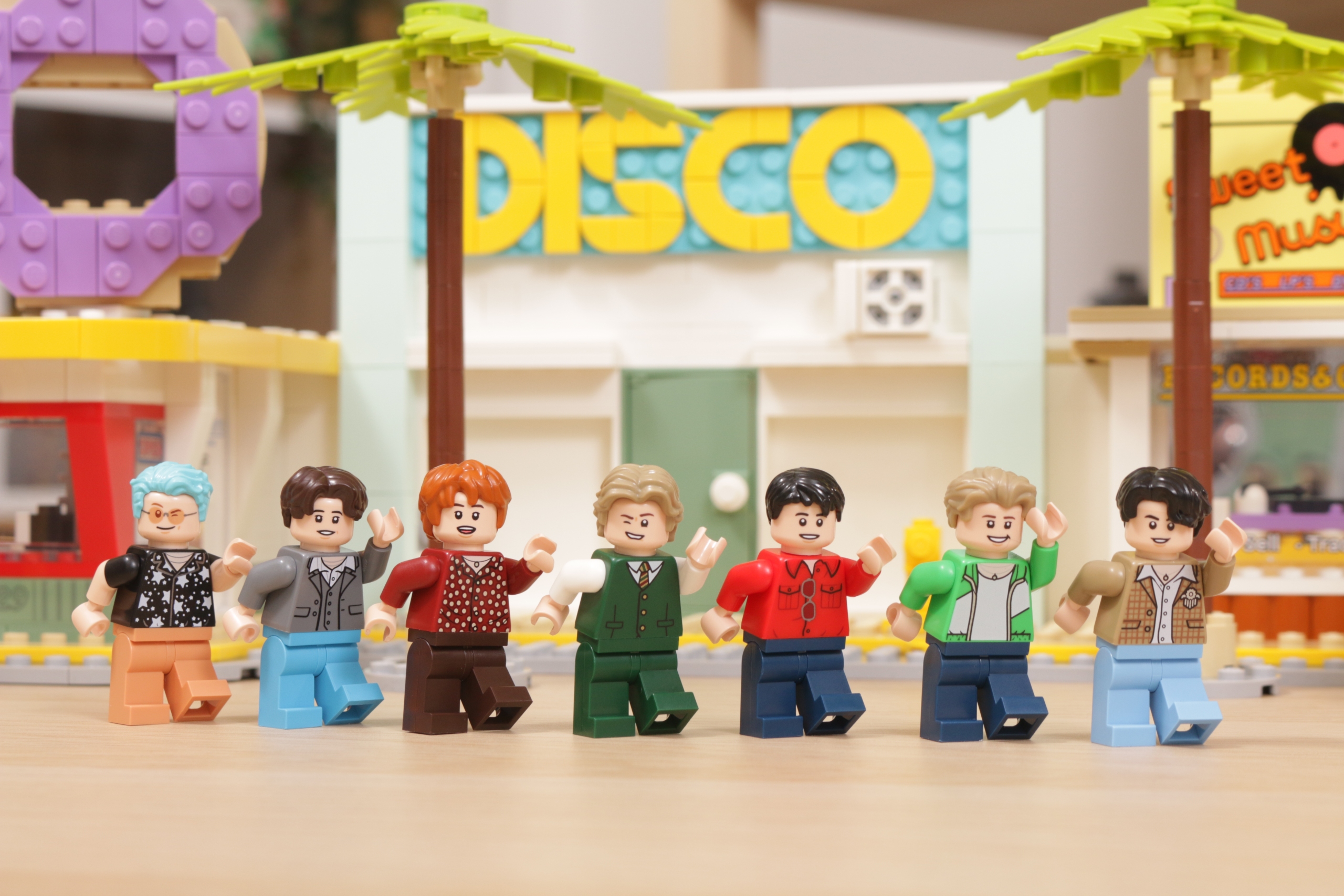 LEGO Ideas BTS Dynamite 21339 Model Kit for Adults, Gift Idea for BTS Fun  with 7 Minifigures of the Famous K-pop Band, Features RM, Jin, SUGA,  j-hope