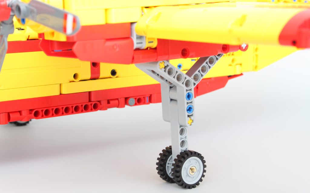 LEGO Technic 42152 Firefighter Aircraft review 25