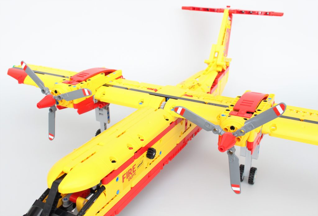 LEGO Technic 42152 Firefighter Aircraft review 4