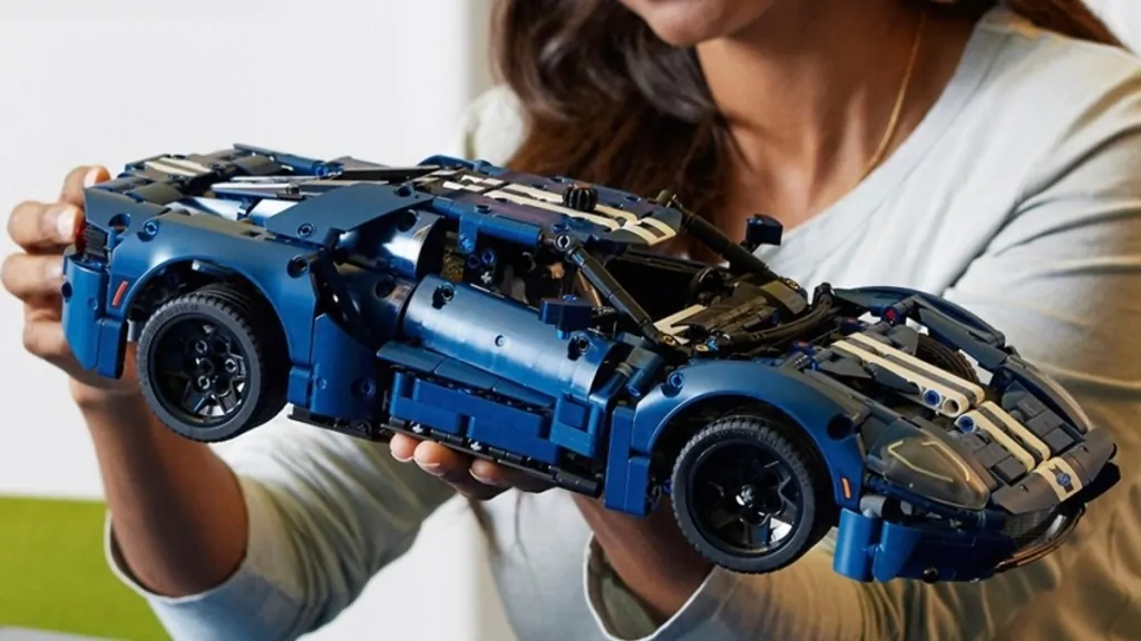 LEGO Technic 42154 2022 Ford GT - A budget supercar that doesn't