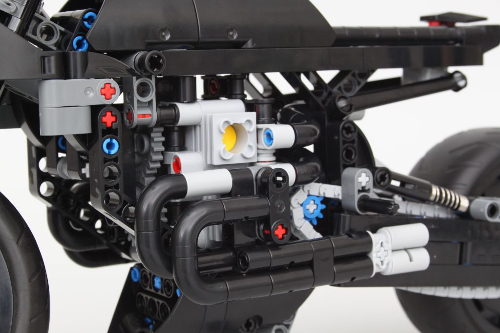 LEGO Technic 42155 The Batman Batcycle review 12