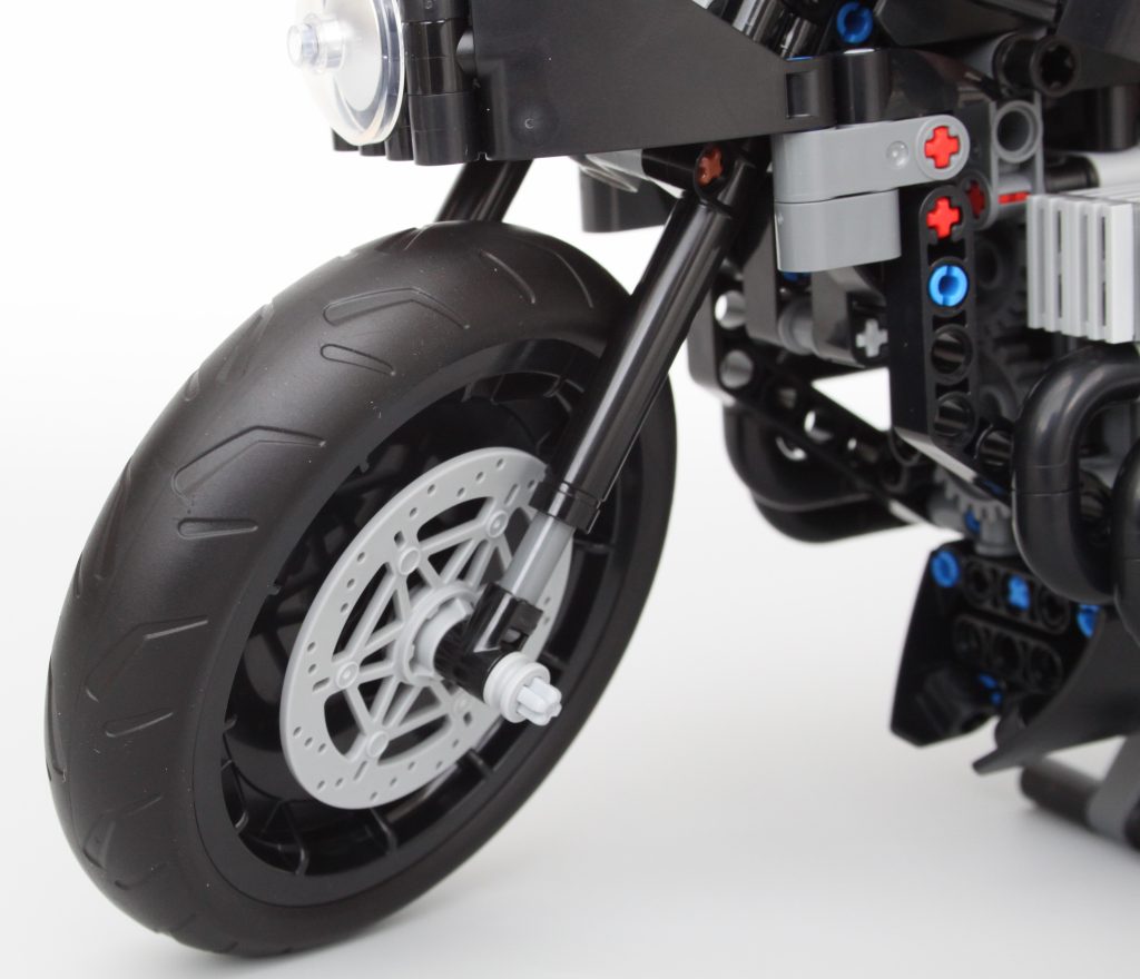 LEGO Technic 42155 The Batman Batcycle review 14
