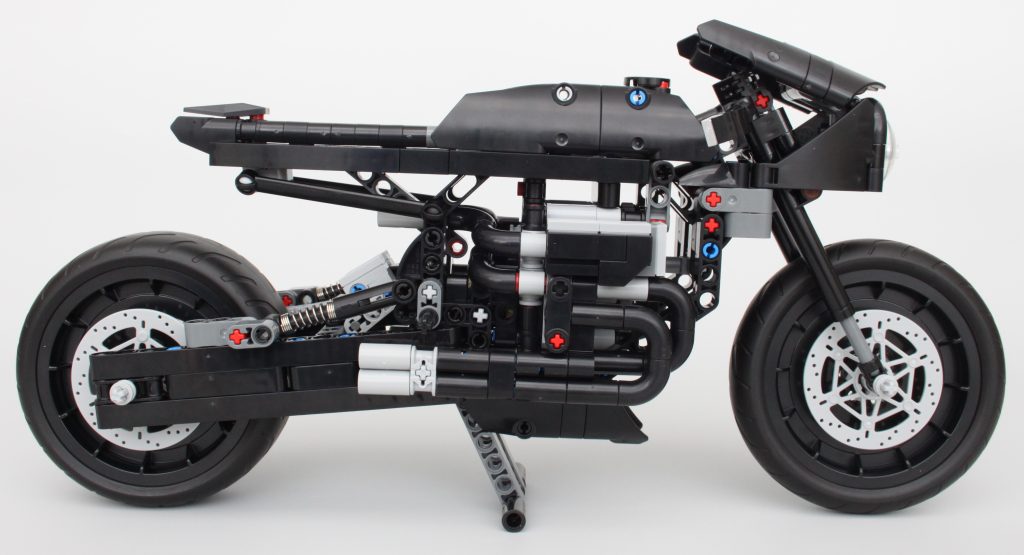 LEGO Technic 42155 The Batman Batcycle review 7